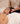 Cliente recevant un massage énergisant du cuir chevelu au Studio Fauve, Paris 3