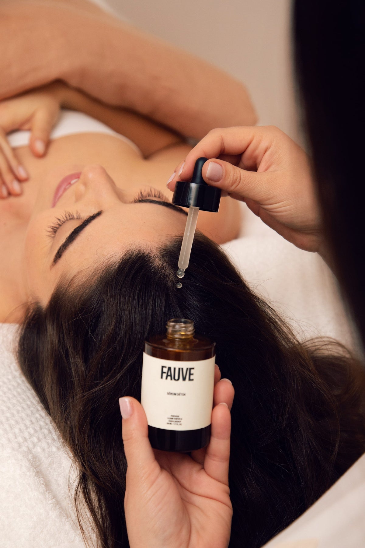 Application du Sérum Détox Fauve Image