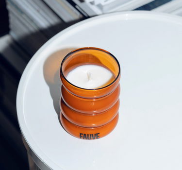 Bougie Fauve sur une table